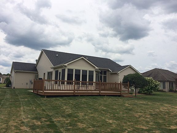 Huge deck on the back