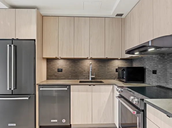 15 East 19th Street image 6 of 11