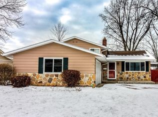 408 Waterbury Dr, Eastlake, OH