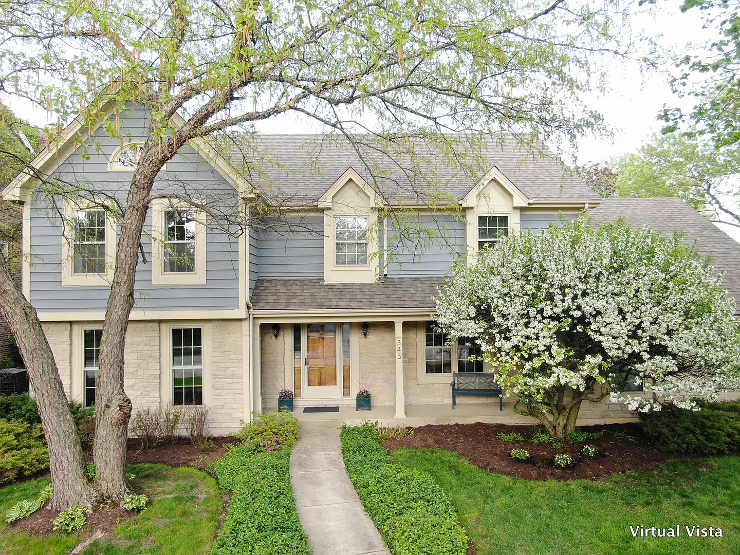 345 Oakwood Ct photo 1