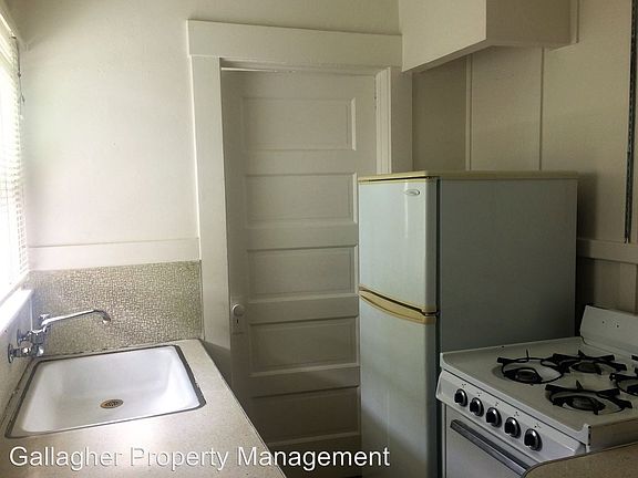 5th image of 1923 De La Vina St APT 03