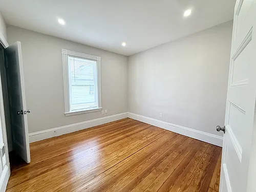 69 Saxton St #2 Photo 1