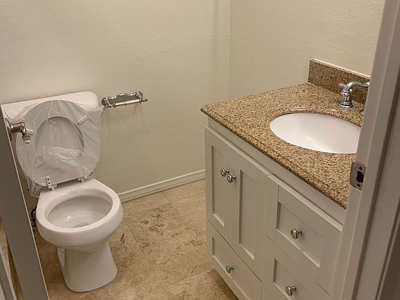 5th image of 1627 Camden Ave APT 104