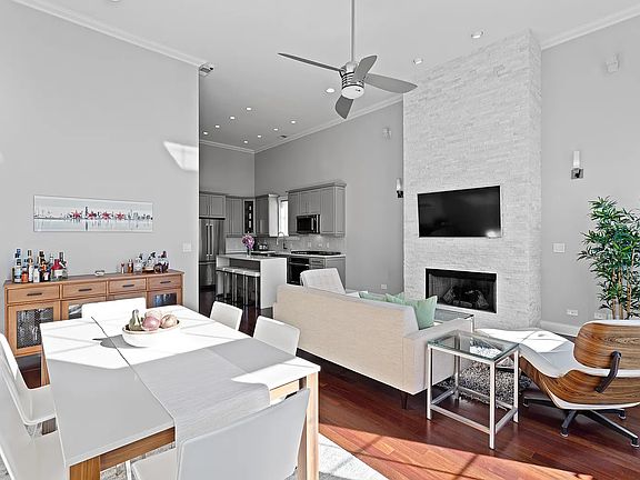 5th image of 1337 N Ashland Ave Suite 4