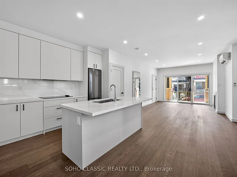 23 Fernwood Park Ave #MAIN FLOOR — Photo 2