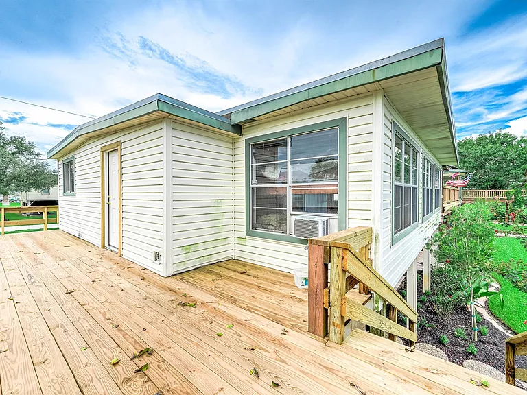 325 Palm Dr — Photo 14
