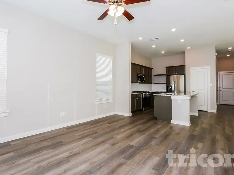 832 Feather Thorn Dr — Photo 4