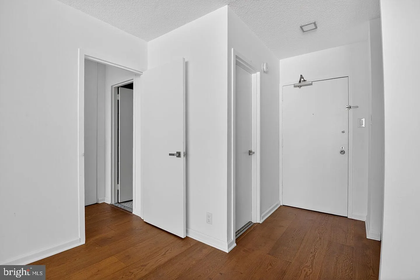 1 bed, 1.0 bath, 879 sqft, $2,750 — Photo 4