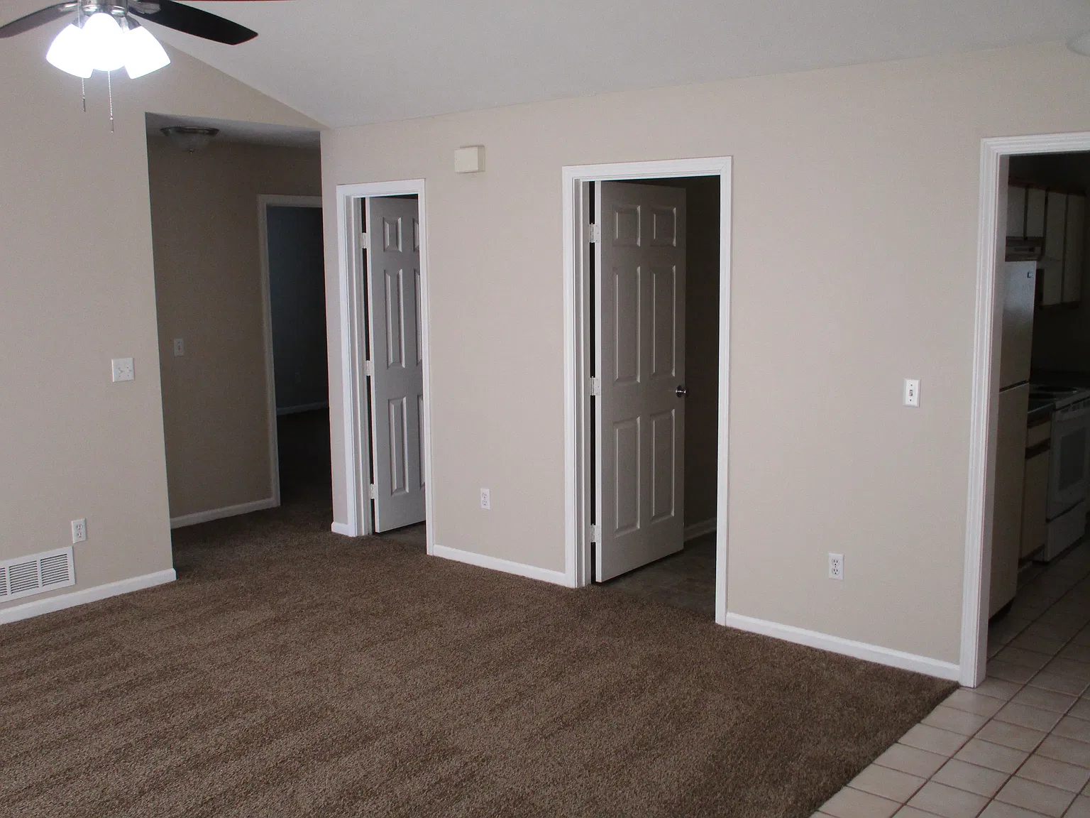 2 bed, 1.5 bath, 1020 sqft, $1,150 — Photo 4