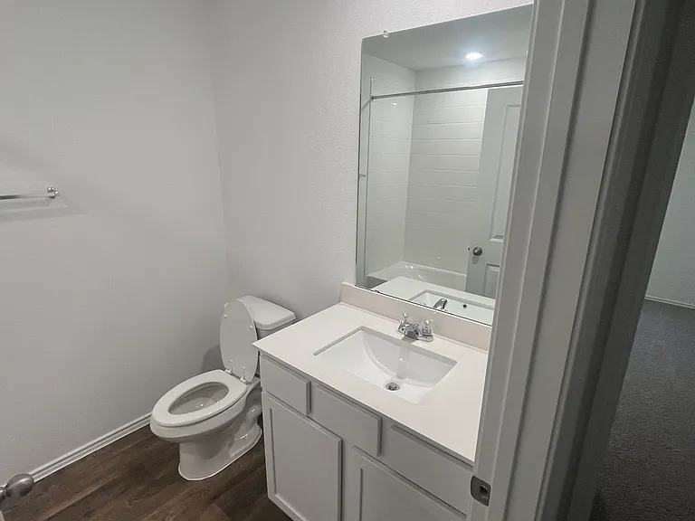13703 Gunnison Grove Ave — Photo 3