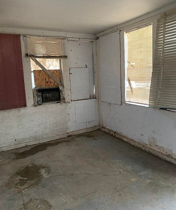 2nd image of 1217 Thompson St