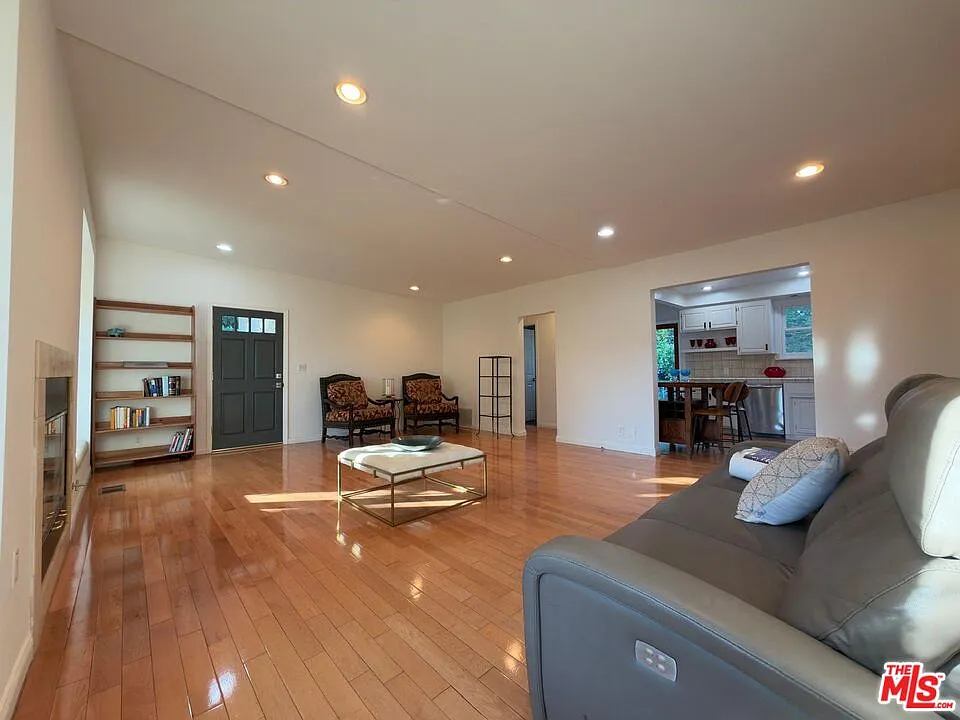 4 bed, 2.0 bath, 1650 sqft, $5,950 — Photo 4