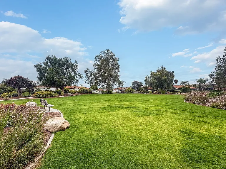 266 Oleander Dr — Photo 25