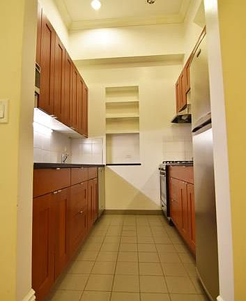 4th image of 26 E 11th St APT 2R