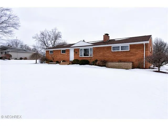 3937 Grove St NE photo 1