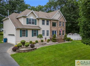 23 Guinevere Rd, Monroe Township, NJ 08831