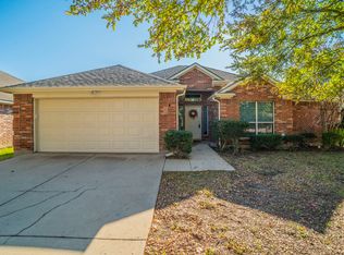 513 Greenvale Ct, Saginaw, TX 76179