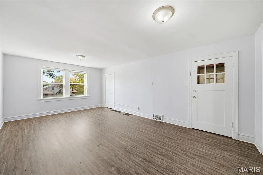 2 bed, 1.0 bath, 1000 sqft, $1,100 — Photo 3
