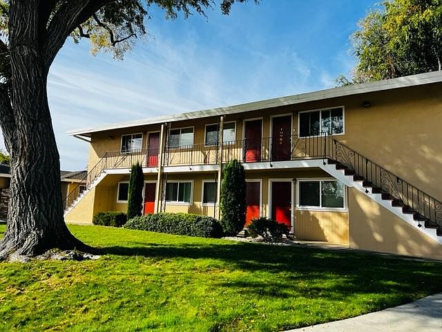 1st image of 459 Sunberry Dr #5