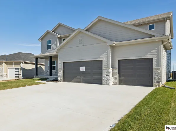 11117 N 162nd Cir, Bennington, NE 68007