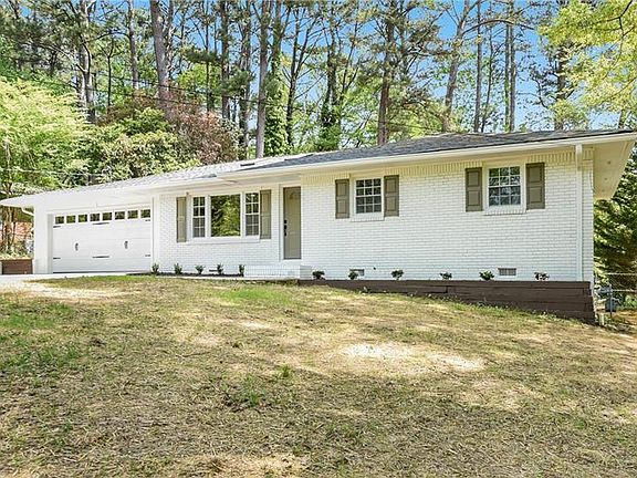 2nd image of 601 Oriole Dr SE