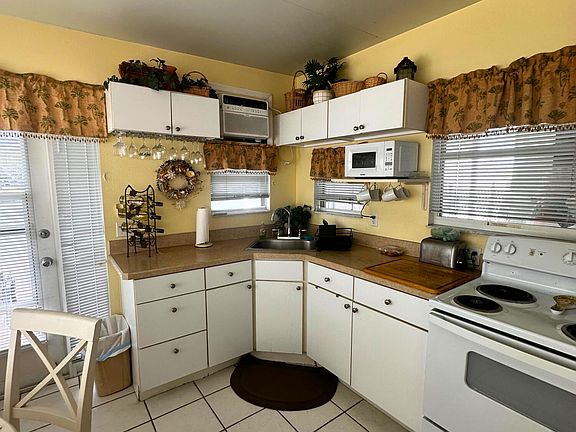 5th image of 842 Plantation Dr #842