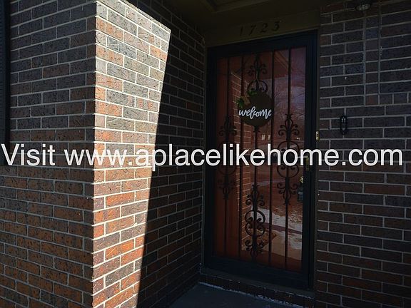 3rd image of 1723 N 76th Ter