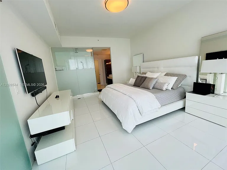 2020 N Bayshore Dr #2008 — Photo 11