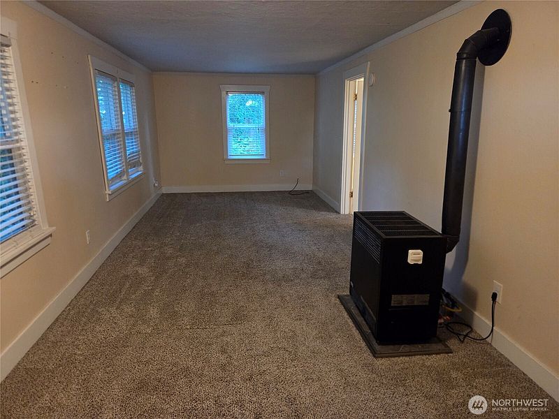 4th image of 580 Sroufe Street