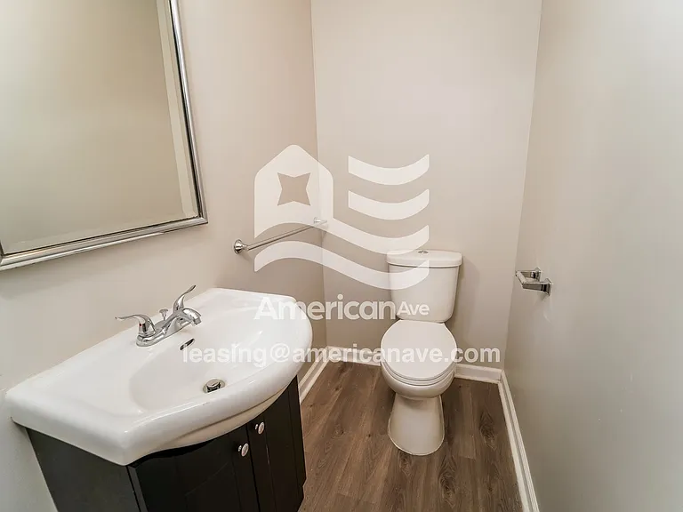 921584_014_wm_-_bathroom_13421634.jpg