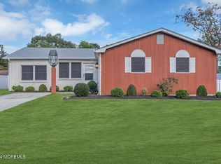 127 Baywood Dr, Toms River, NJ 08753