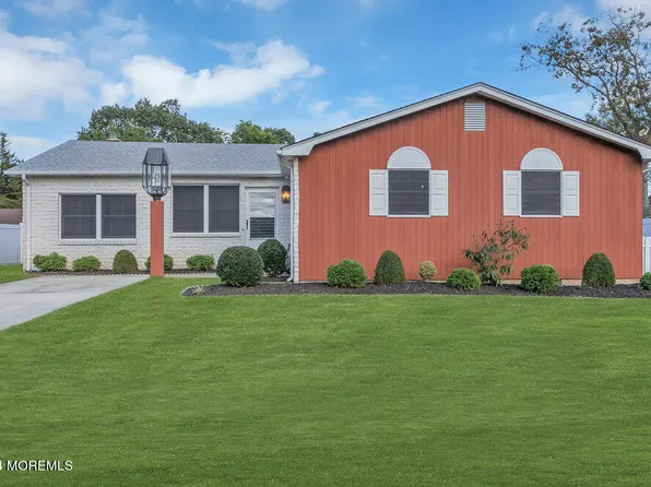 127 Baywood Drive, Toms River, NJ 08753