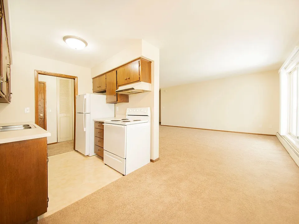 101 Glenbrook Rd N