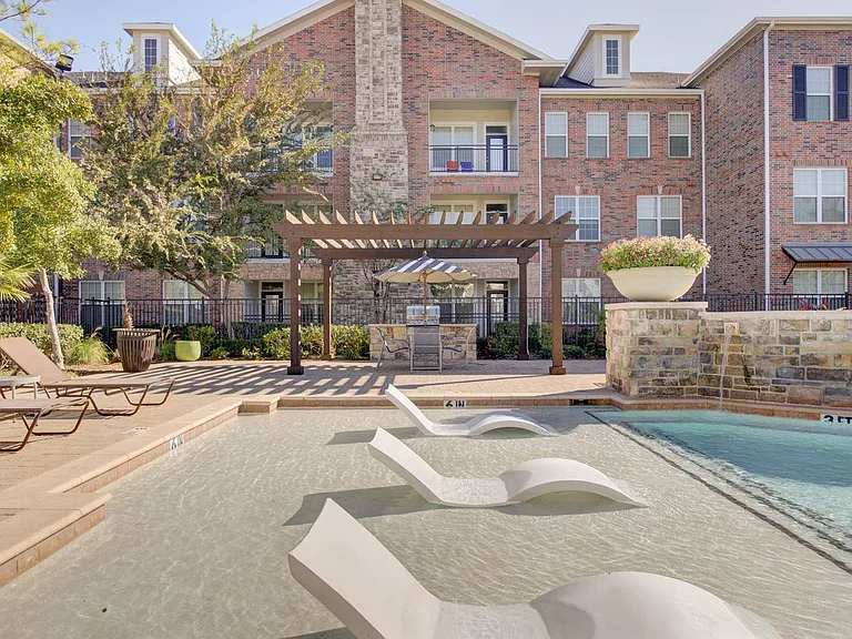 Poolside Lounge