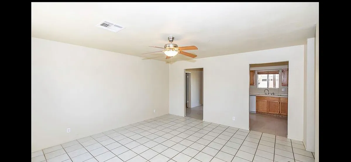 Building Photo - 4186 W 20th Ln