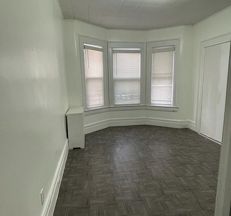 1st image of 136 Morningside Pl #1
