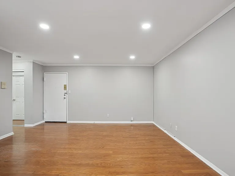 56 68th St #7 — Photo 7