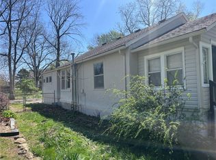 13015 8th St, Grandview, MO 64030