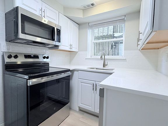 4th image of 6015 N Fairfield Ave #G