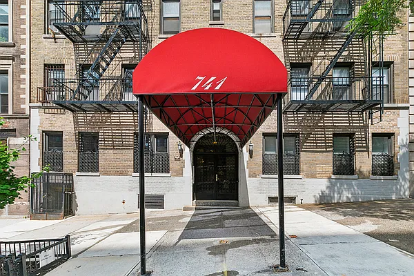 Sold by William Raveis Real Estate | media 12