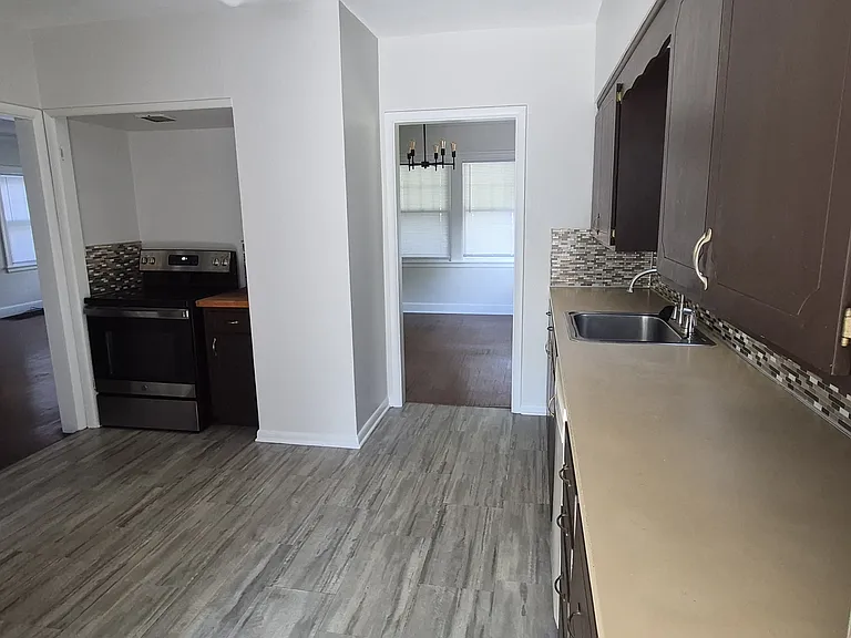 2808 Goddard Rd — Photo 7