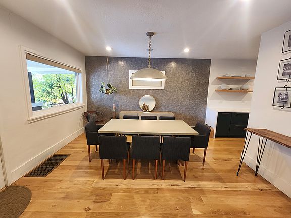 5th image of 1471 E Emerson Ave