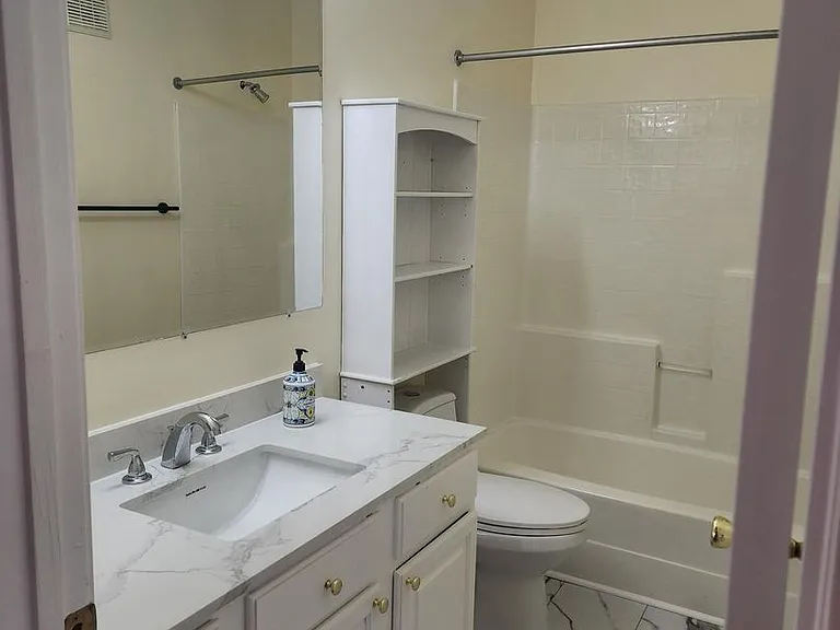 121 Wexford Dr #207 — Photo 8