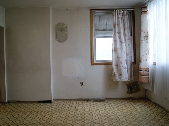 3rd image of 40 E Dalton Ave