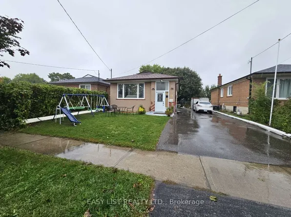 15 Barnes Cres, Toronto, ON M1G 1Z8