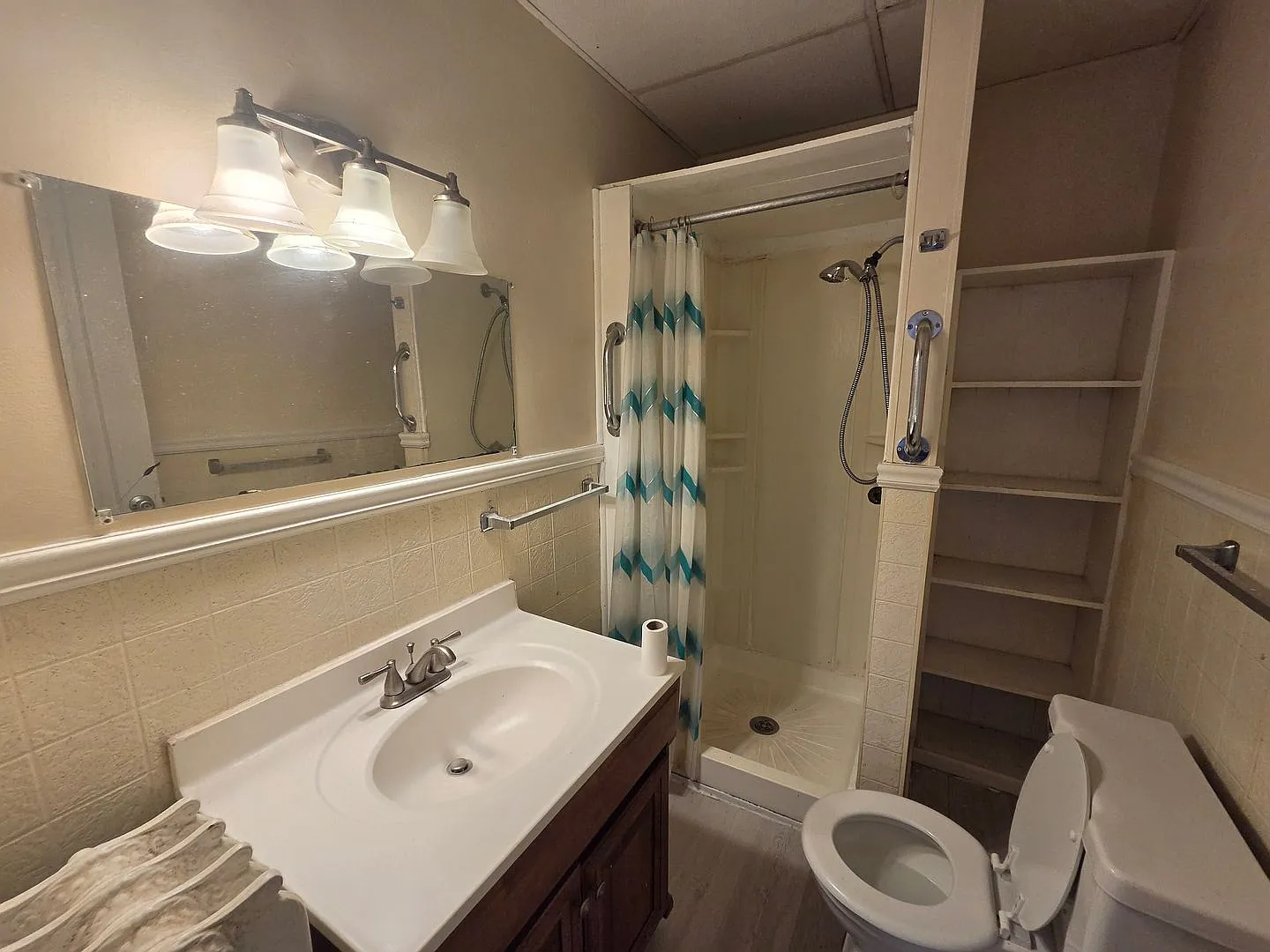 First floor 1 bedroom unit west side — Photo 4