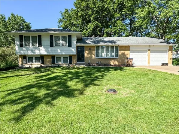 510 S Jefferson St, Raymore, MO 64083