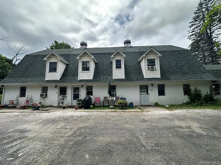 15 Kelly Ln — Photo 1