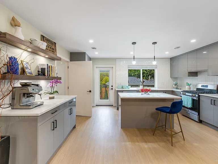 8926 Shepherd Way #UPPER HOUSE — Photo 11