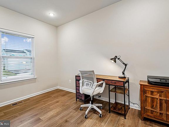 3rd image of 198 Ellery St